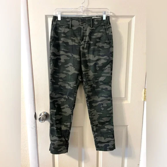 GAP Women’s Green Camouflage Straight Leg Pants Size 0 - Picture 1 of 5